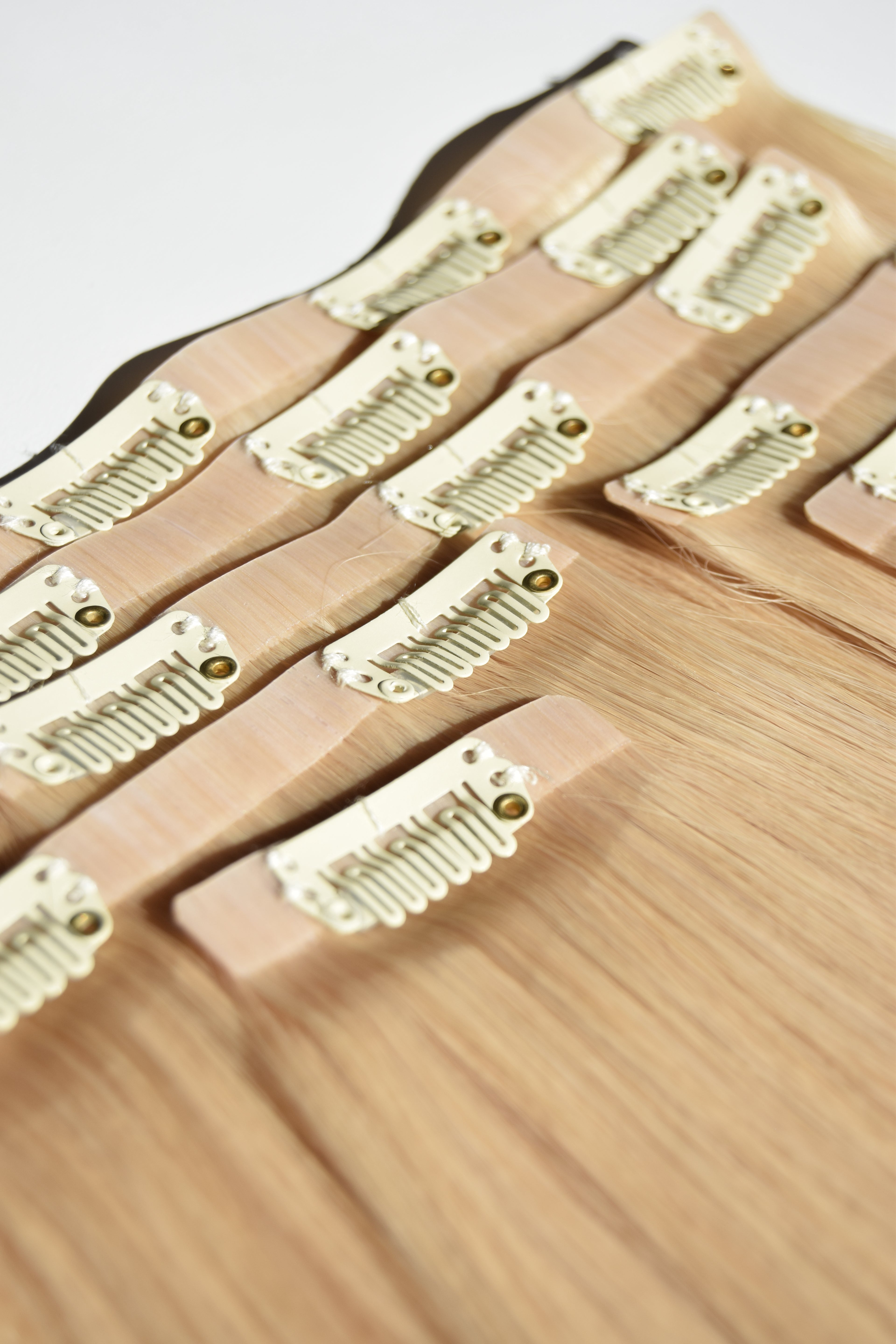 MATU NOMA - 45 cm,  #8+#18 - CLIP-IN dabīgo matu komplekts ar sprādzēm